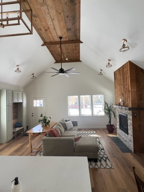 109 S F St - Photo 2 of 24