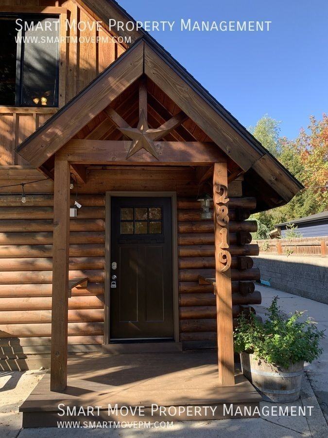 2819 N Tamarack Dr - Photo 2 of 40