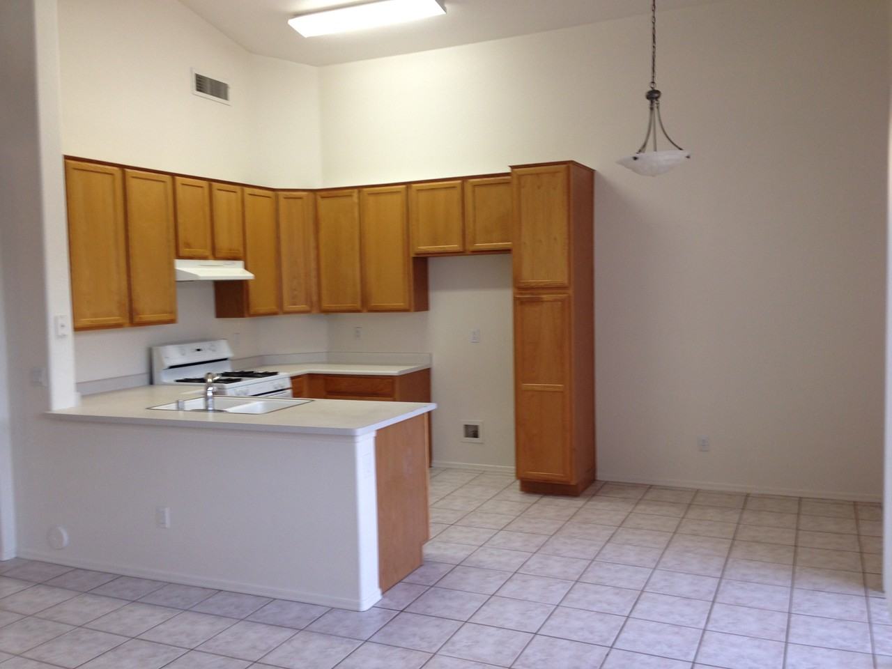 6743 W Ivanhoe St - Photo 2 of 13