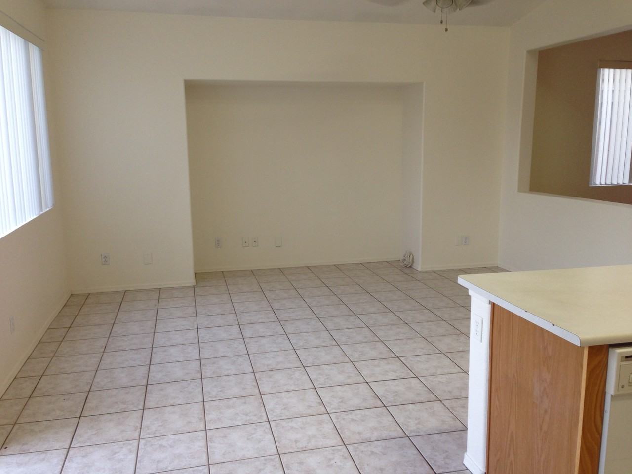 6743 W Ivanhoe St - Photo 3 of 13