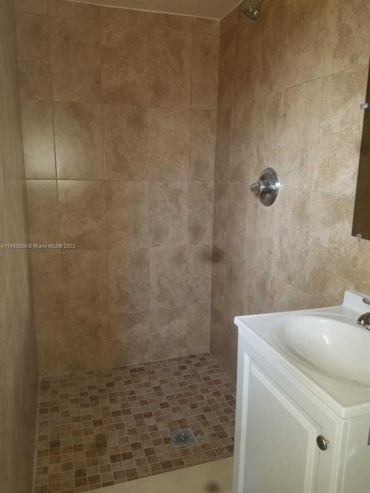 13770 Ne 20th Pl #6 - Photo 2 of 8