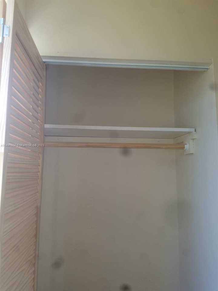 13770 Ne 20th Pl #6 - Photo 3 of 8