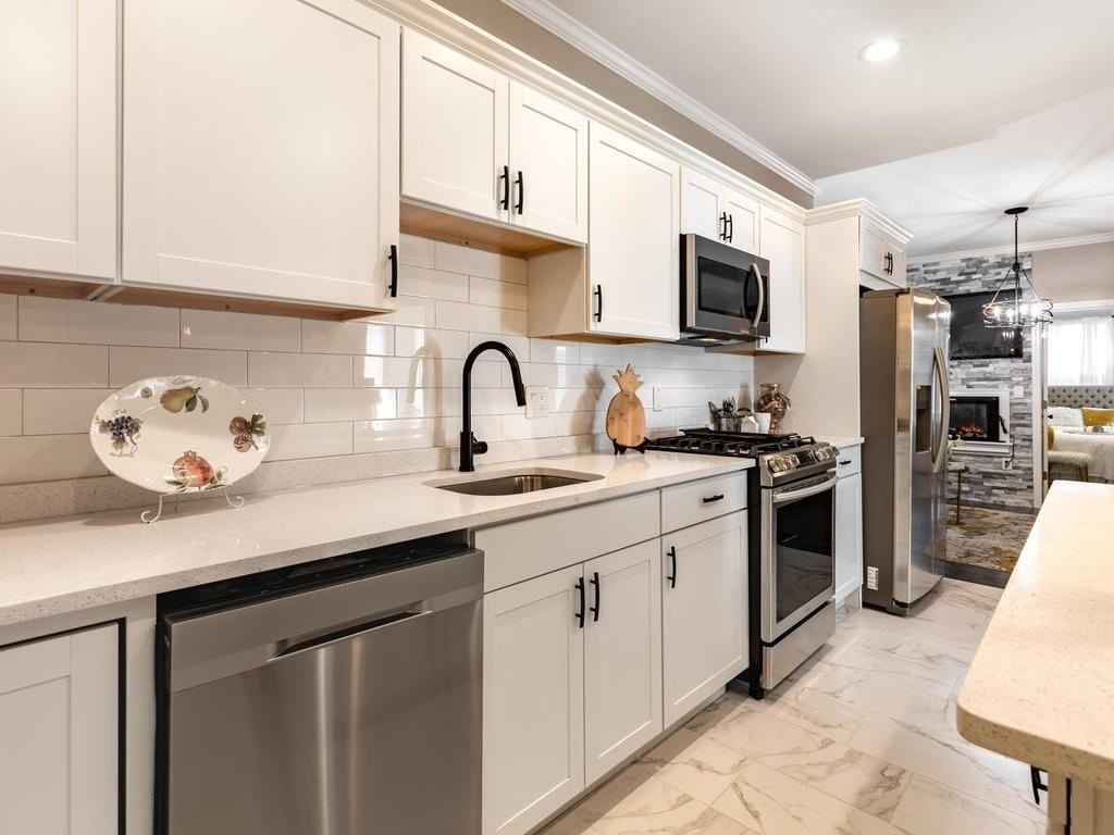 131 Congress Ave #1 - Photo 3 of 8