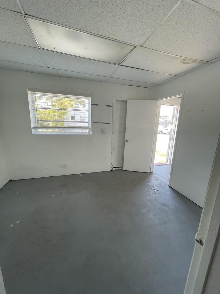 549 NE 34th Street- Bay 11&12&13Oakland ParkFL  33334 - Photo 2 of 15