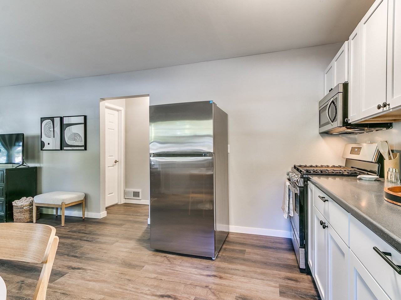 1404 Crescent St #1 - Photo 5 of 21