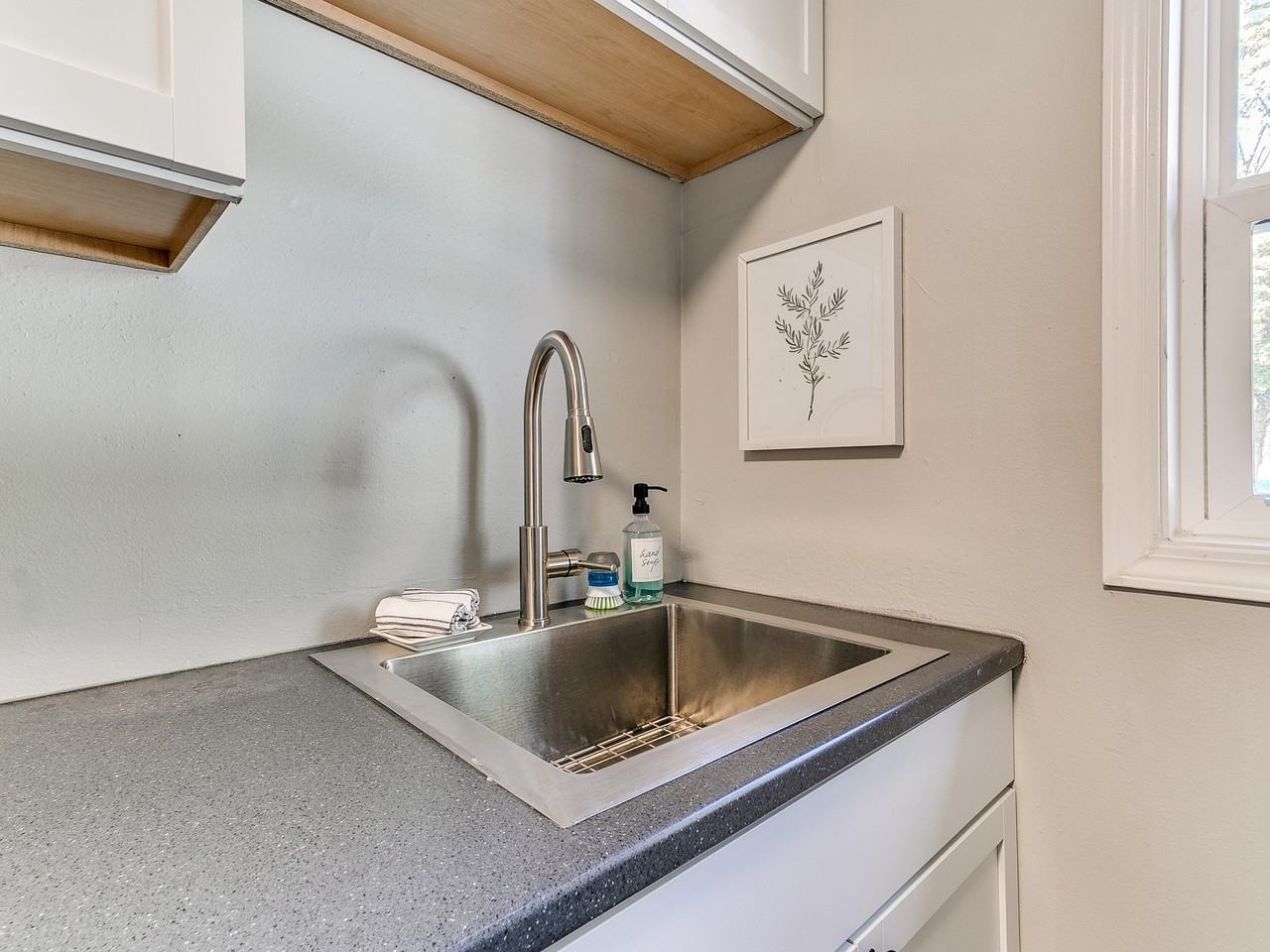 1404 Crescent St #1 - Photo 7 of 21