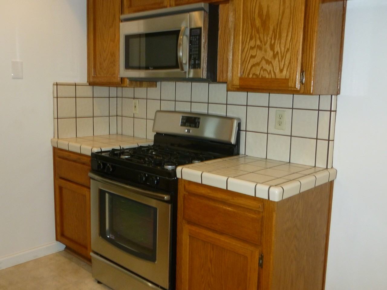 1414 Oakmont Dr - Photo 2 of 6