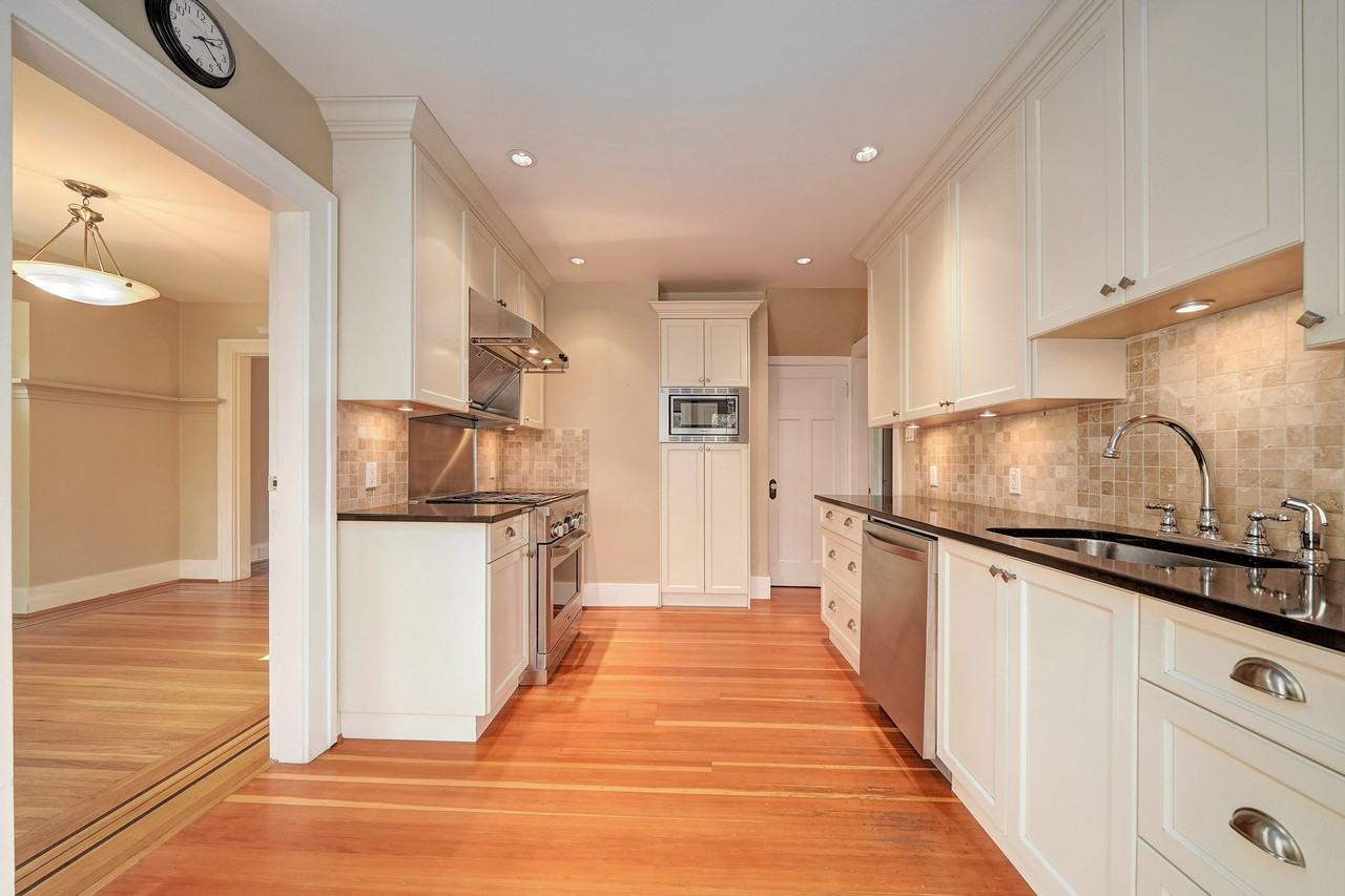 6558 Yew Street - Photo 7 of 20