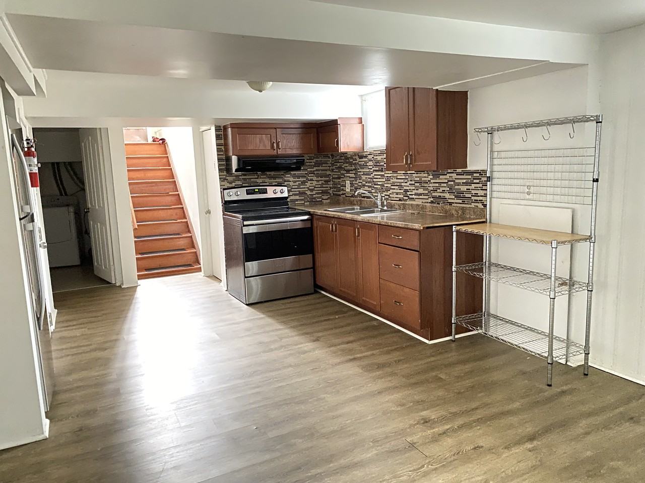 478 Wolffdale Crescent #B - Photo 3 of 14