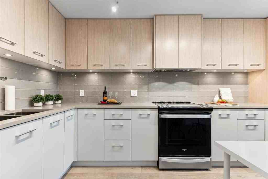 4933 Clarendon Street #312 - Photo 5 of 23