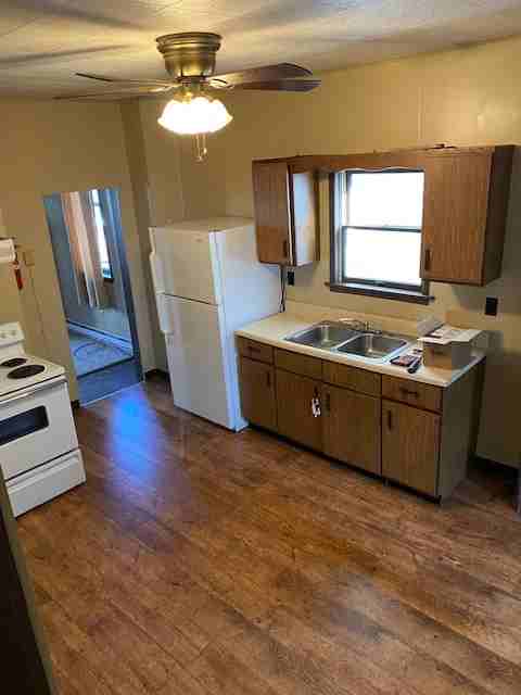 118 H Street #1/2 - Photo 3 of 6