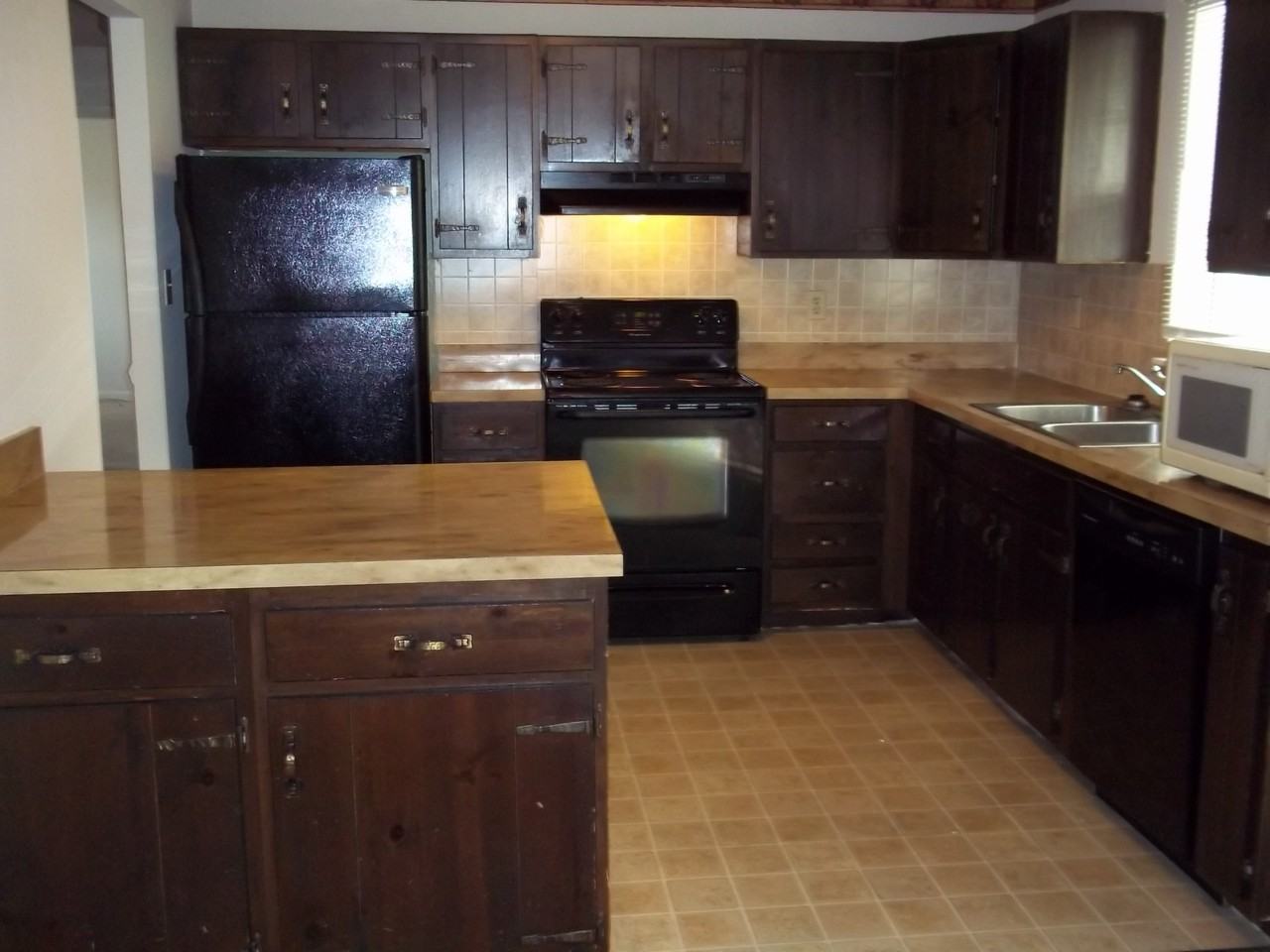 2214 Valley Rd - Photo 3 of 16