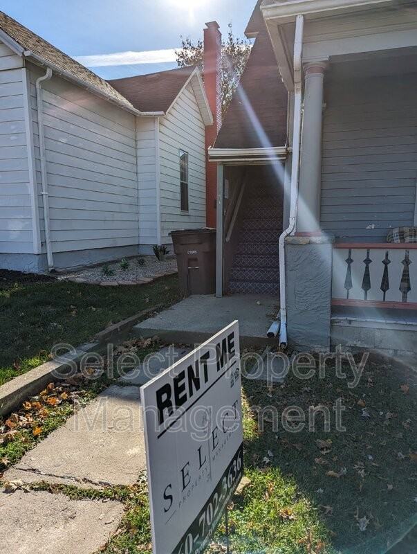 825 1/2 Cottage Ave - Photo 2 of 15