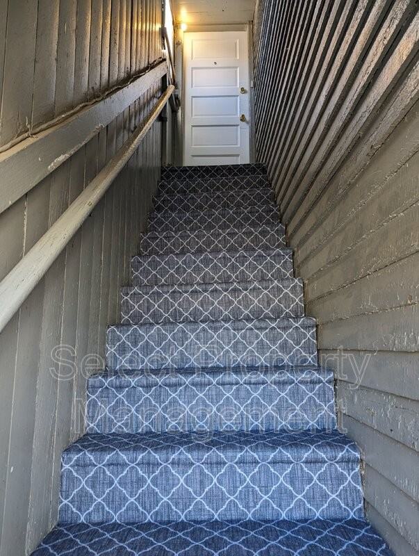 825 1/2 Cottage Ave - Photo 3 of 15