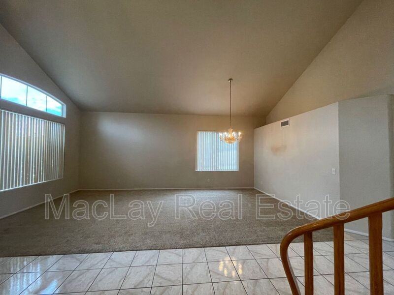7140 E Medina Ave - Photo 3 of 30