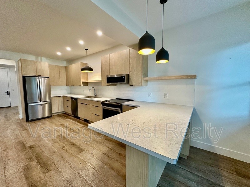 2563 Hebert Rd - Photo 2 of 32