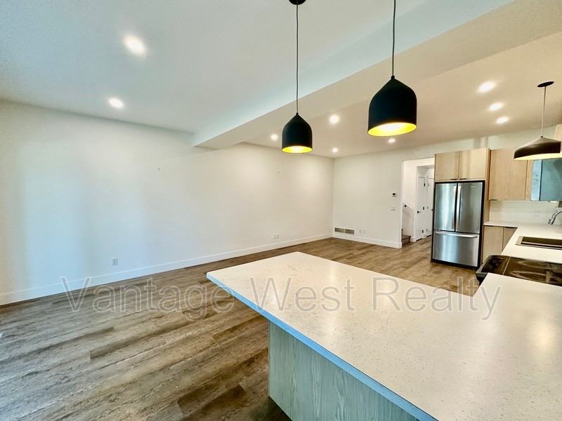 2563 Hebert Rd - Photo 6 of 32