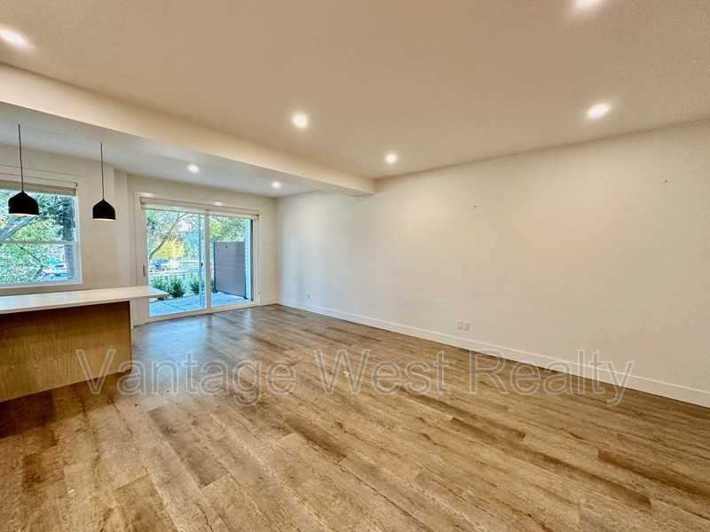 2563 Hebert Rd - Photo 7 of 32