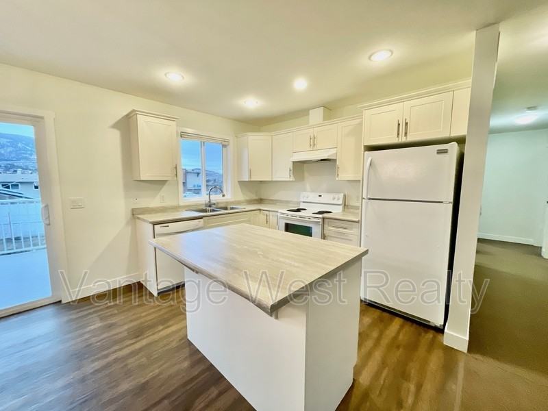 2442 Last Rd - Photo 2 of 36