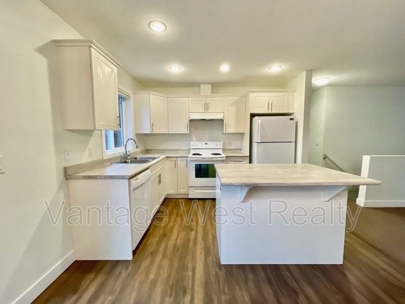 2442 Last Rd - Photo 3 of 36