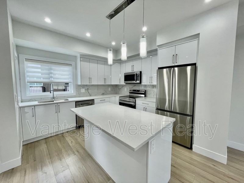 1354 Rutland Rd N #3 - Photo 2 of 34