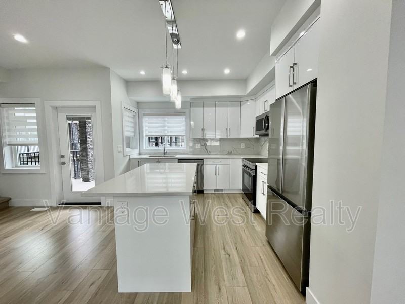 1354 Rutland Rd N #3 - Photo 3 of 34