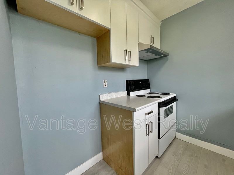 400 Hein Rd #406 - Photo 3 of 28