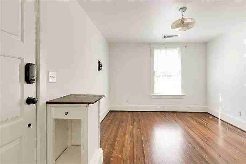 260 Powell St Se - Photo 2 of 11