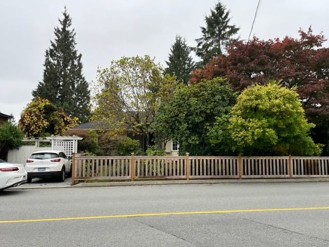 3593 Edgemont Boulevard - Photo 2 of 6