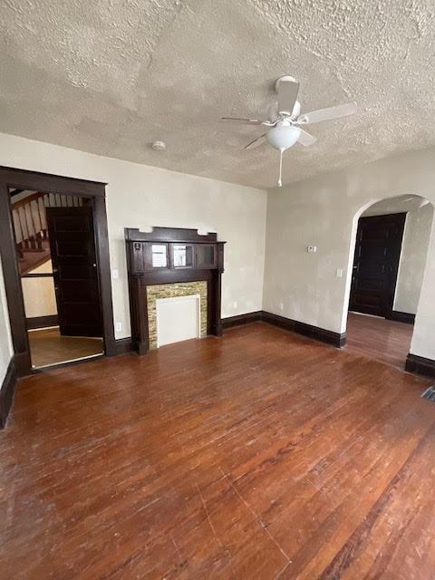 942 Bellevue Pl - Photo 5 of 17