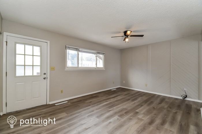 1227 Hartford St - Photo 2 of 20