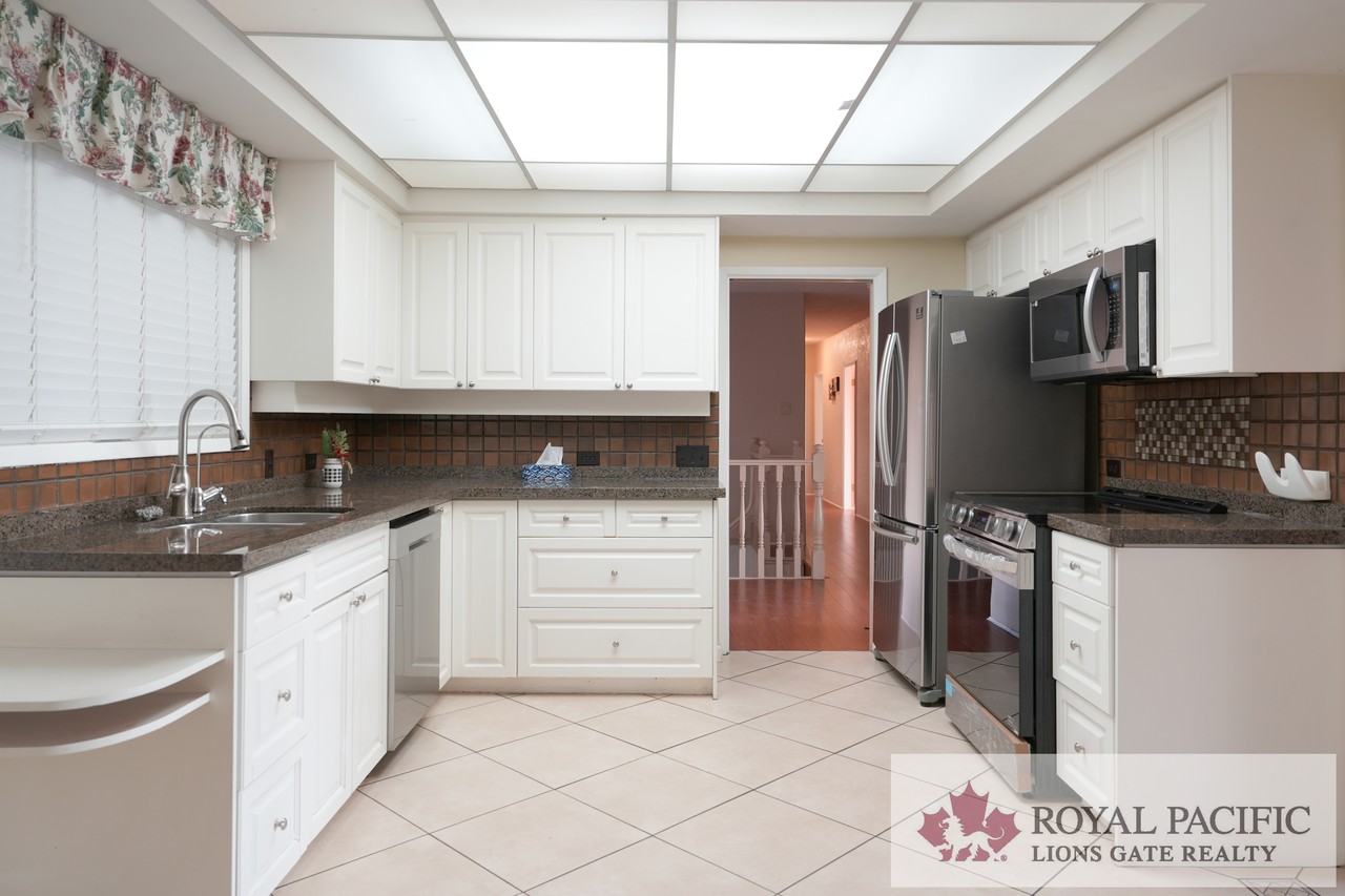 3250 Westmount Road - Photo 6 of 19