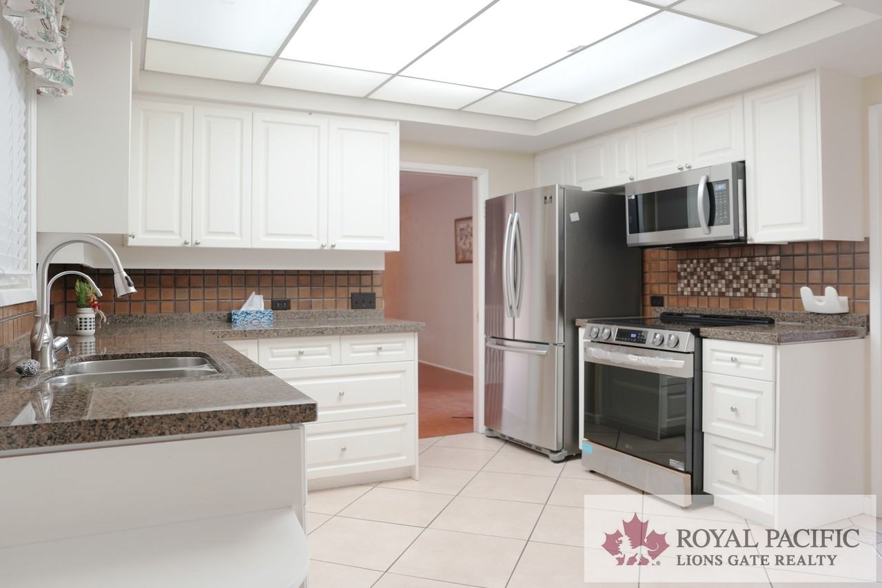 3250 Westmount Road - Photo 7 of 19