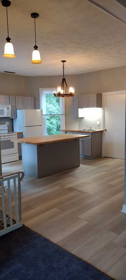 541 E North St #2 - Photo 2 of 18