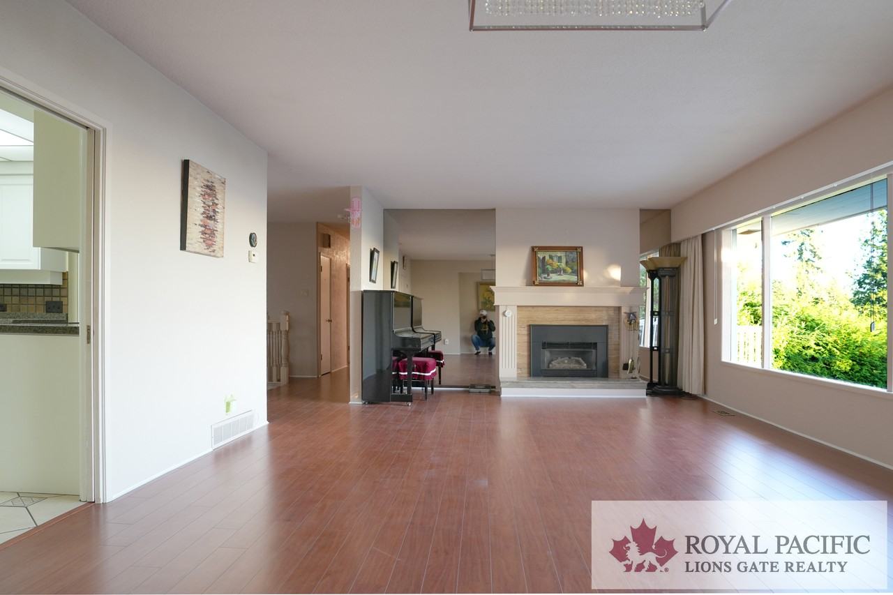 3250 Westmount Road - Photo 5 of 19