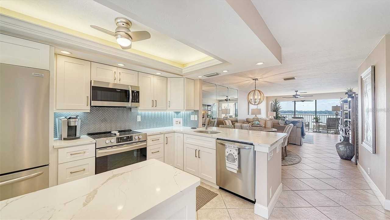 8911 Midnight Pass Rd #514 - Photo 4 of 50