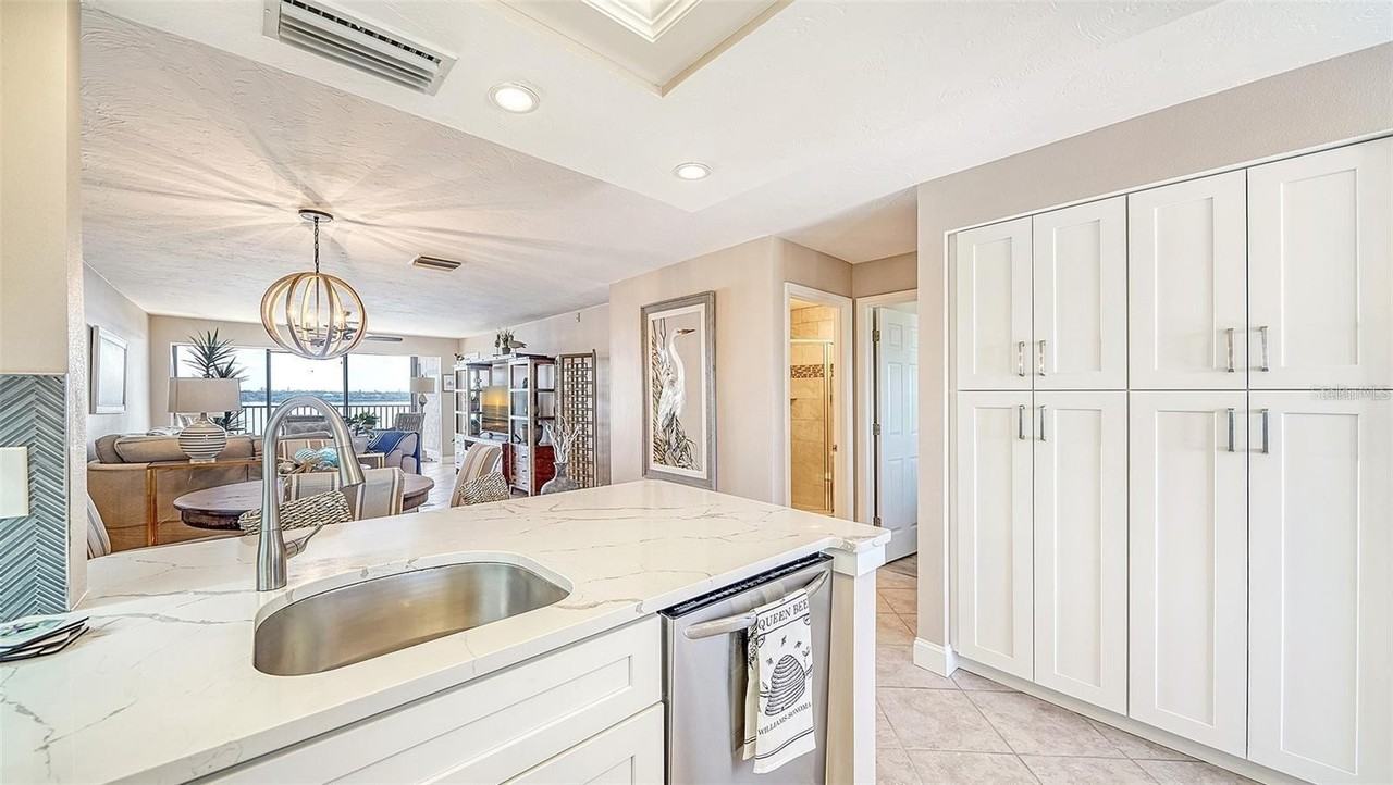 8911 Midnight Pass Rd #514 - Photo 5 of 50