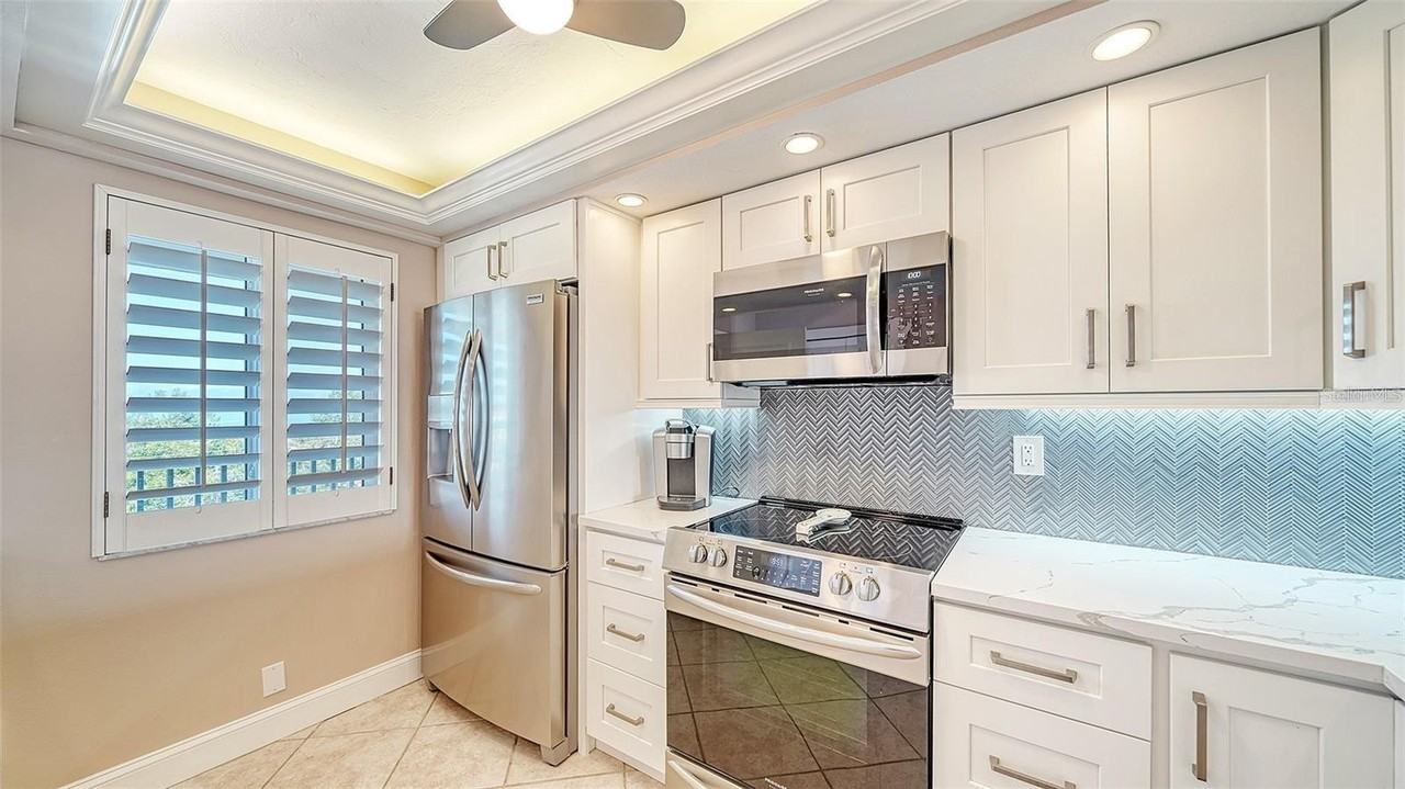 8911 Midnight Pass Rd #514 - Photo 6 of 50