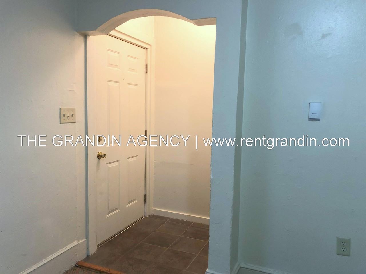 922 12th St Se #A - Photo 4 of 26