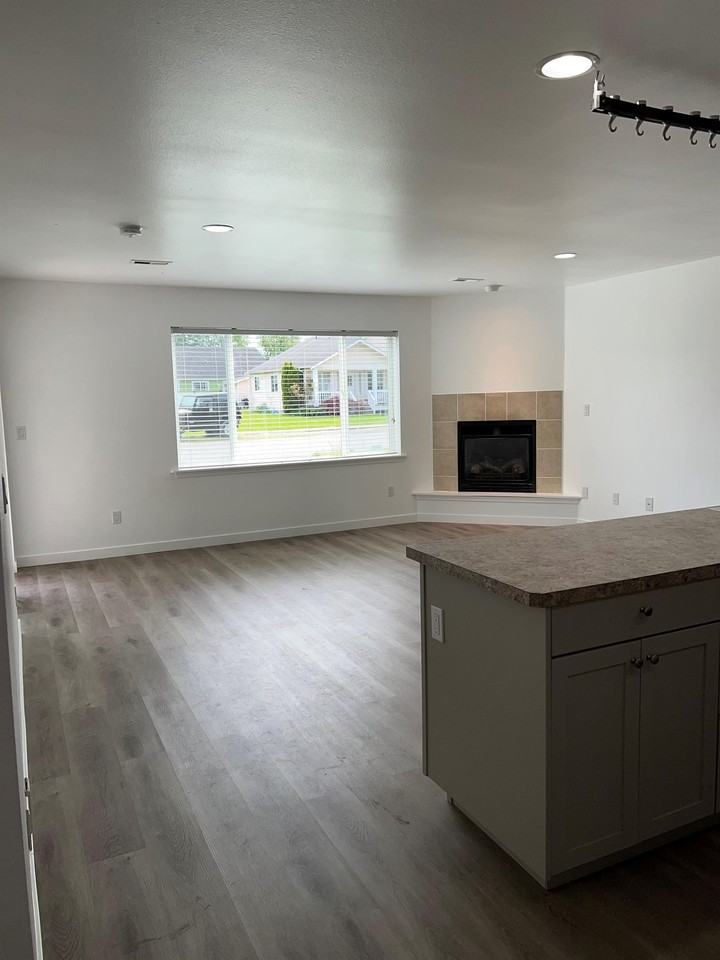 210 Noble St #1 - Photo 3 of 14