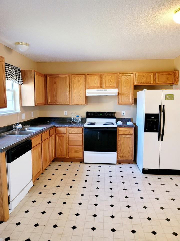 7 Sterling Ridge Ct #1 - Photo 4 of 17