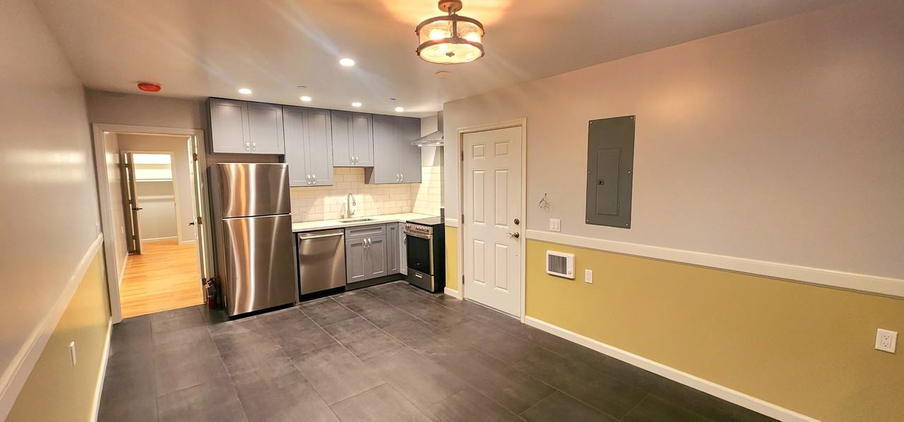 983 Capp St #B - Photo 2 of 9