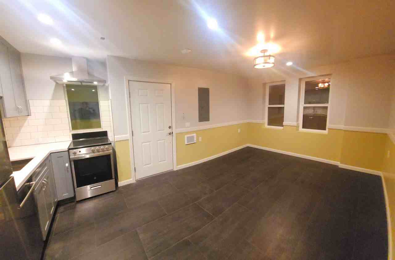 983 Capp St #B - Photo 3 of 9