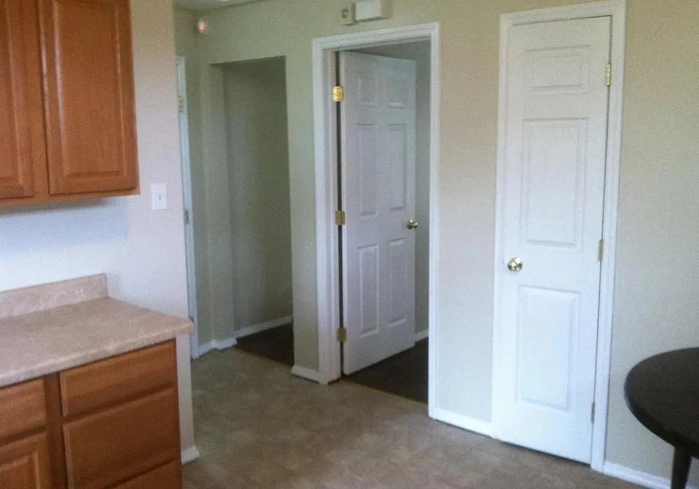 302 S 2nd St #B - Photo 4 of 18