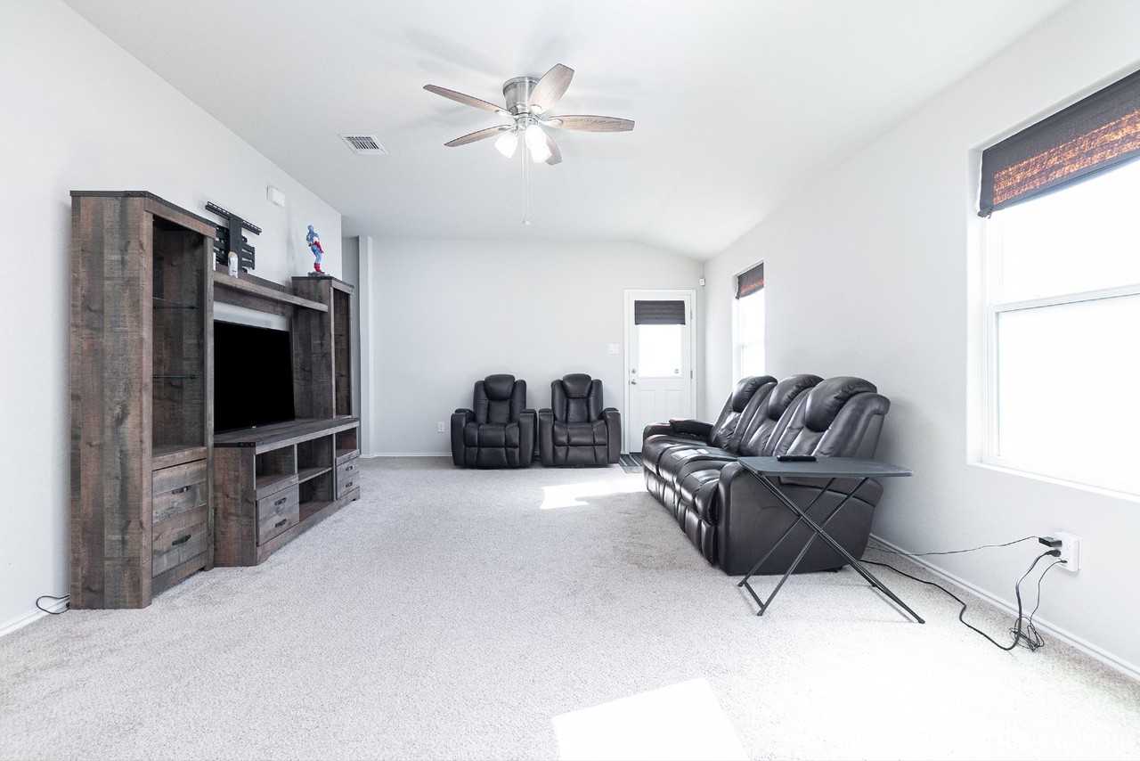 4614 Heathers Cross - Photo 5 of 26