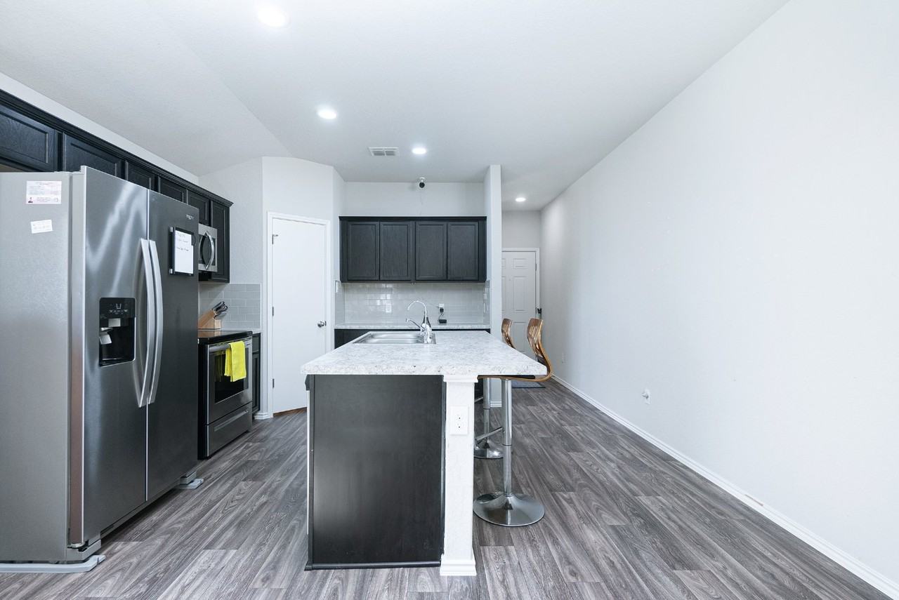 4614 Heathers Cross - Photo 7 of 26