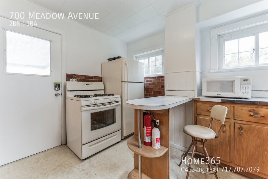 700 Meadow Ave - Photo 2 of 15