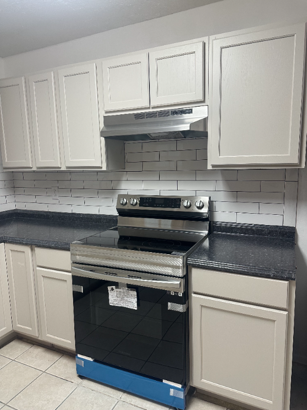 2423 Southdale Dr - Photo 2 of 17