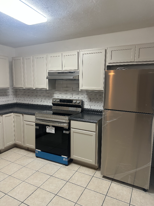 2423 Southdale Dr - Photo 3 of 17