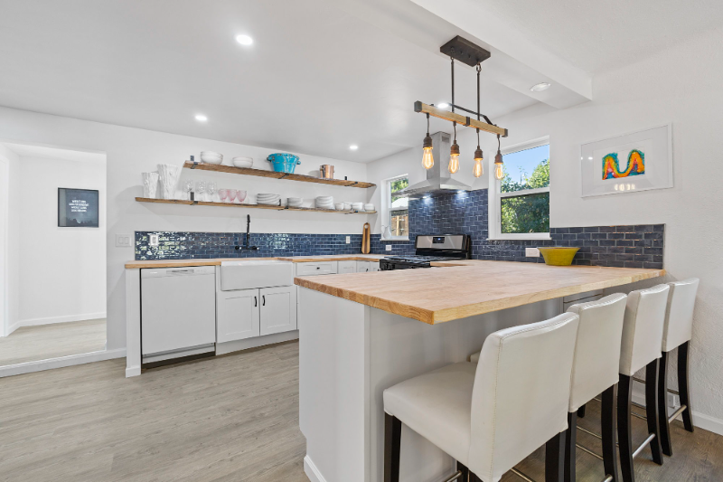 18854 Carter St - Photo 2 of 20